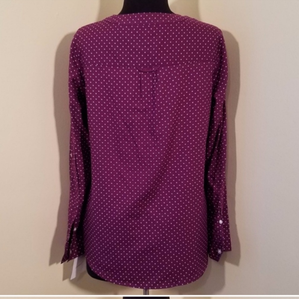 NWOT Croft and Barrow v neck button down shirt - Picture 4 of 7
